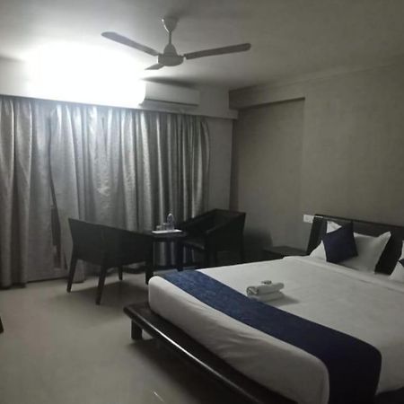 Hotel Aec Residency à Alappuzha Extérieur photo