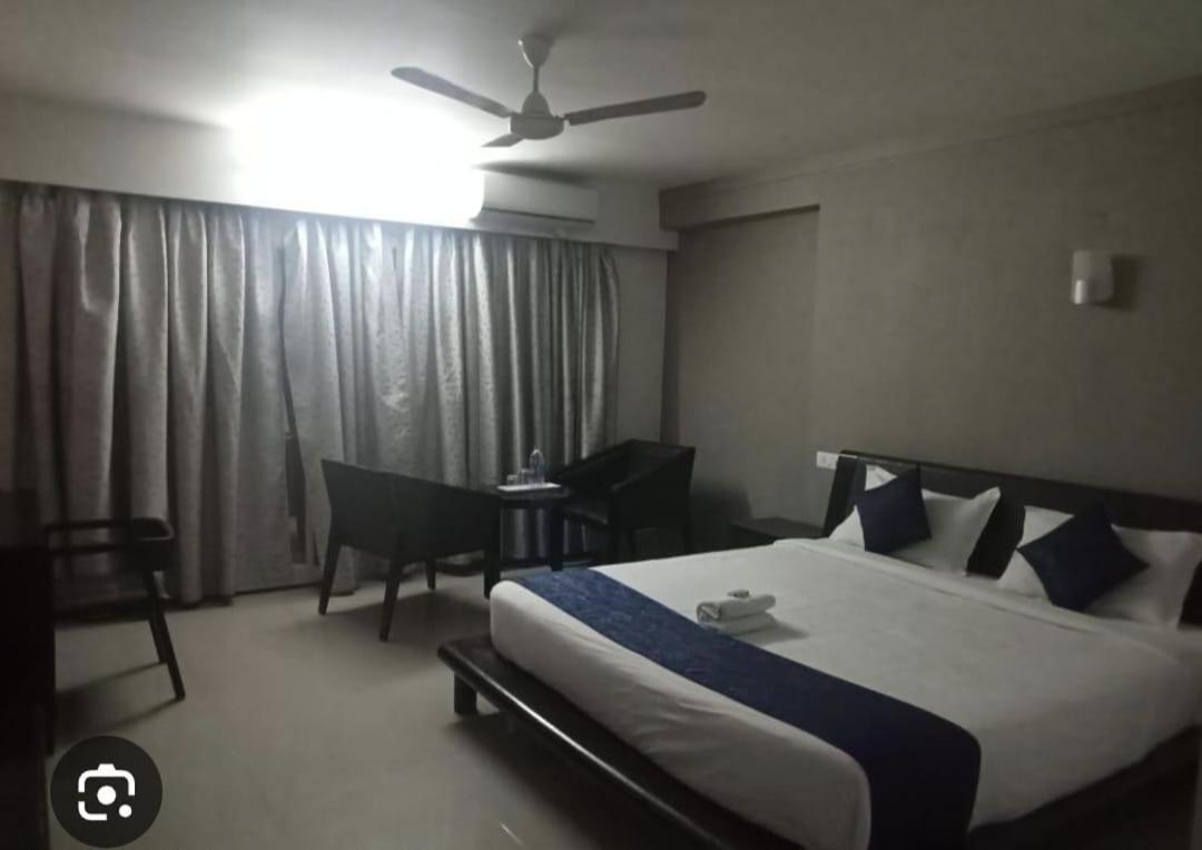 Hotel Aec Residency à Alappuzha Extérieur photo